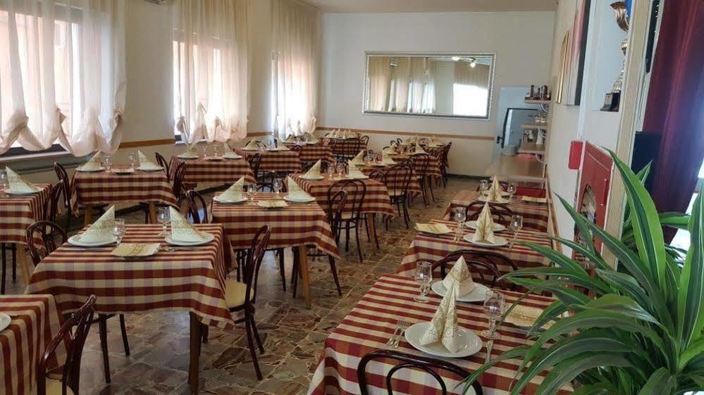 רימיני Hotel Venere מראה חיצוני תמונה